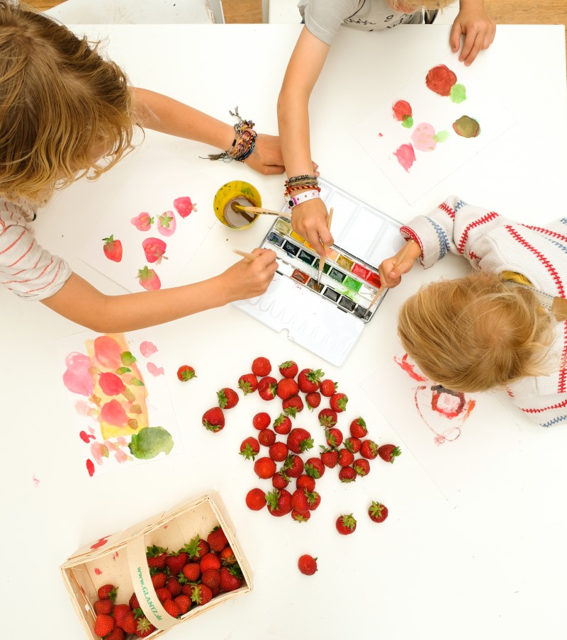 Erdbeerzeit, Malen mit Kindern
